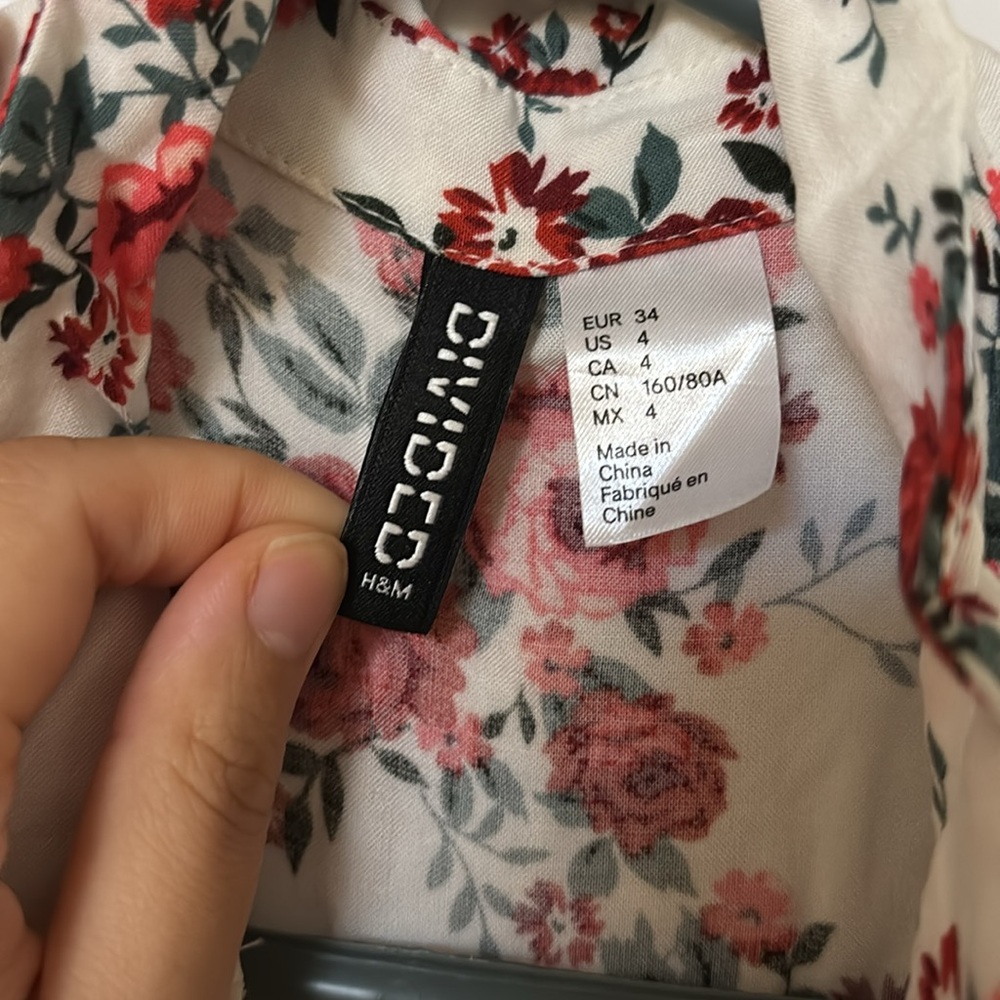 H&M button up top - Picture 2 of 5